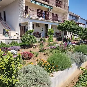 Tomas , Trogir Kroatië
